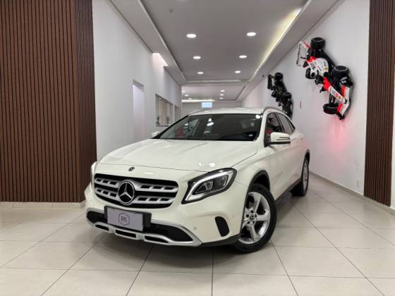 MERCEDES-BENZ GLA 200 1.6 CGI FLEX STYLE 7G-DCT